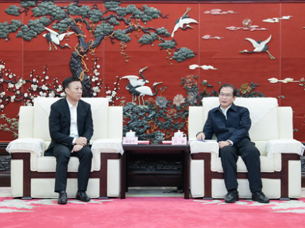 江毅与广西壮族自治区梧州市委书记蒋连生举行会谈
